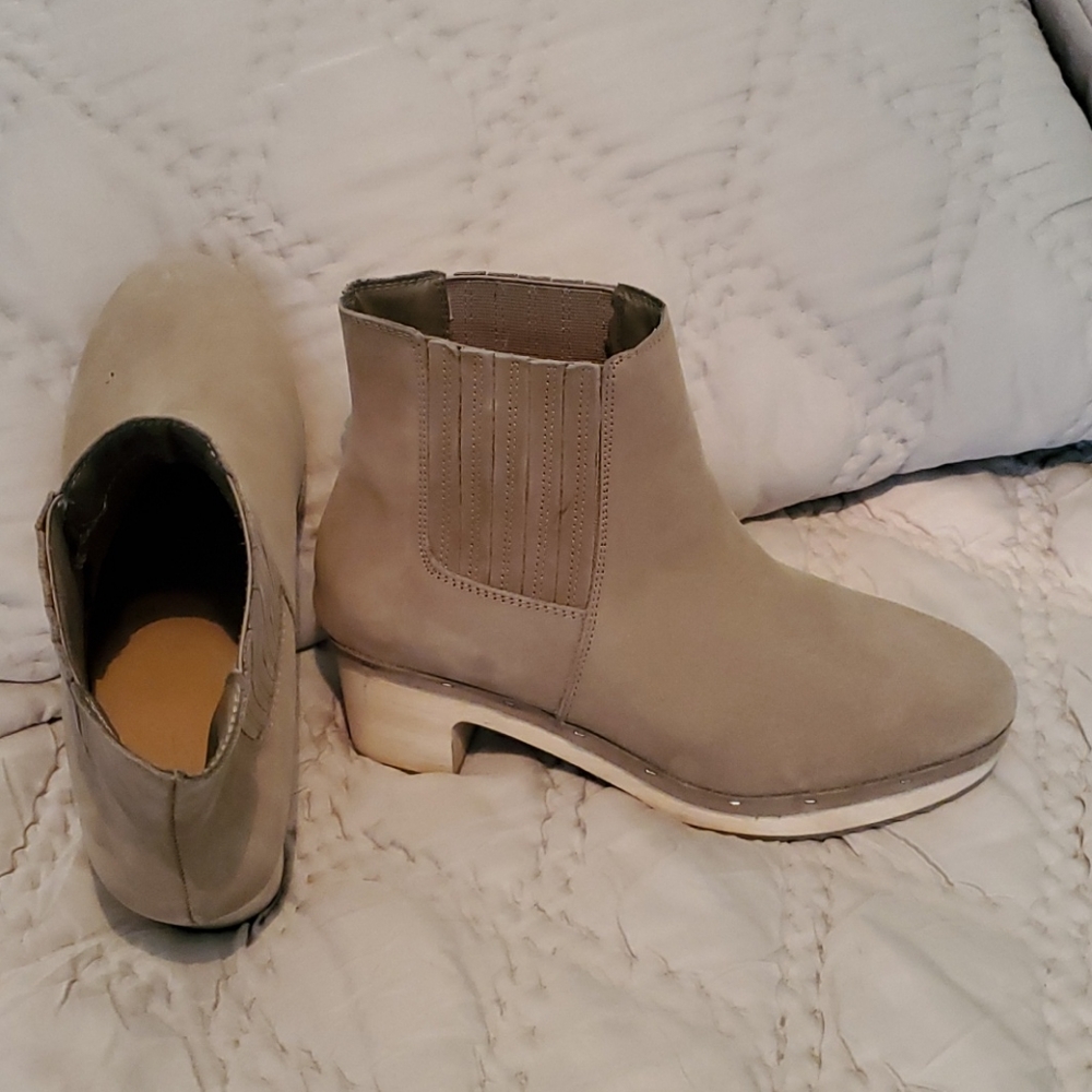 Like new, worn one time. Leather clogs.